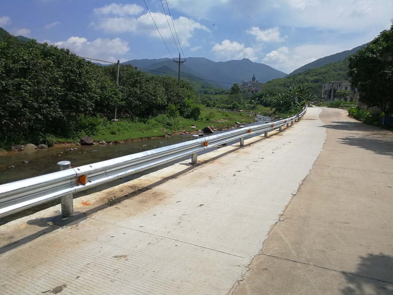 道路波形护栏防撞价格一般多少比较合适？？？？？？？